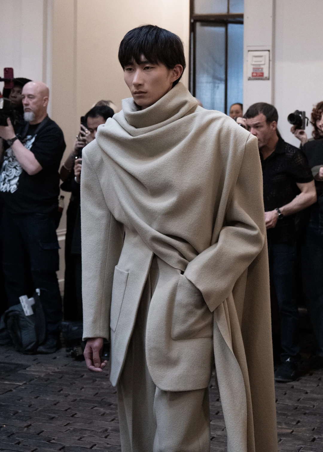 fashion show, upper body model